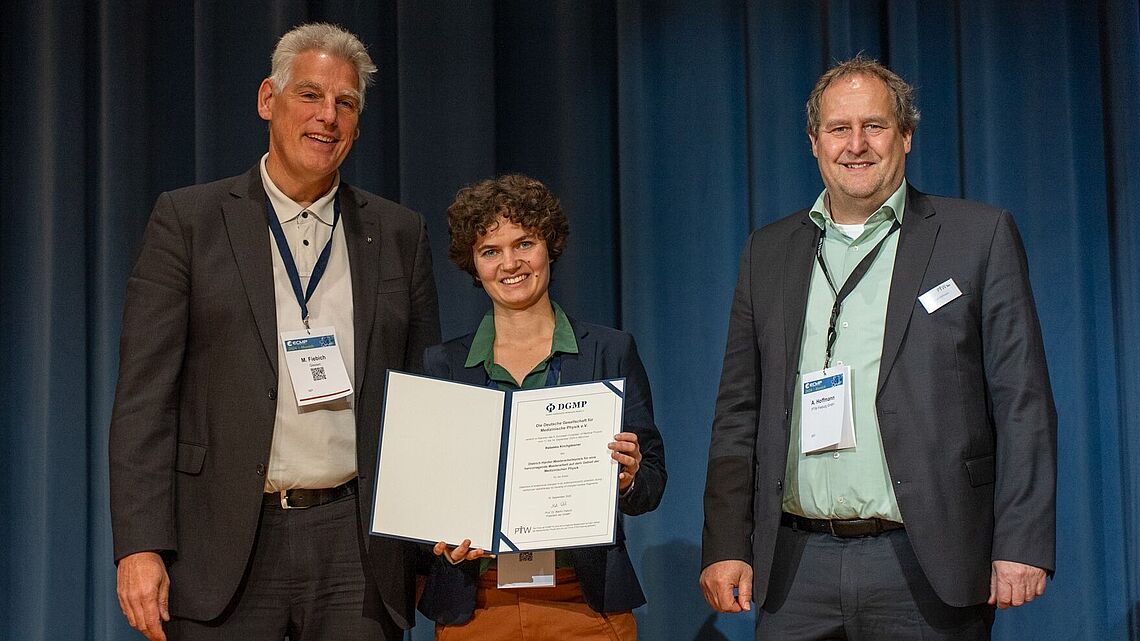 Vice President of the DGMP Professor Martin Fiebich (Technische Hochschule Mittelhessen), award winner Rebekka Kirchgässner and Axel Hoffmann (PTW Freiburg)